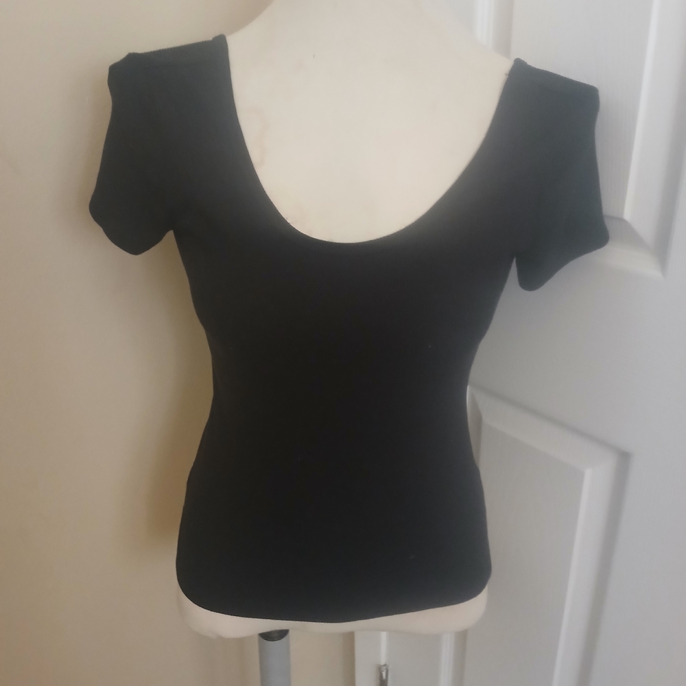 NWOT Wild Fable Black Short Sleeve Ribbee Scoop Neck And Scoop Back Tshirt Sz XS